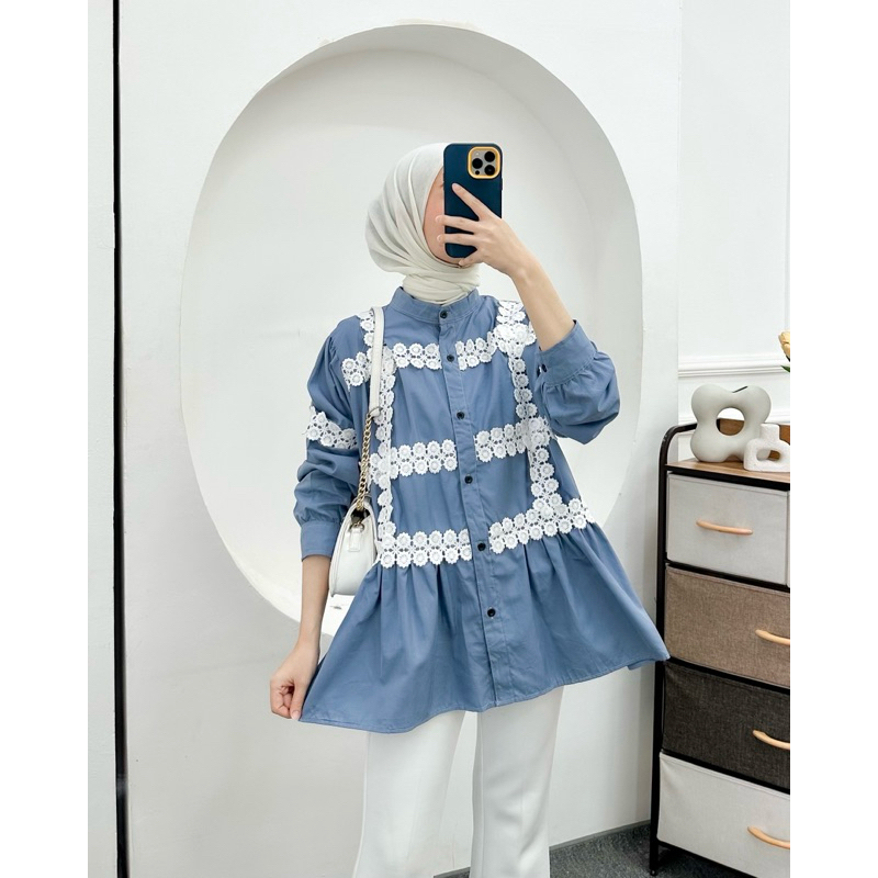 LADYFAME - EDORA BLOUSE