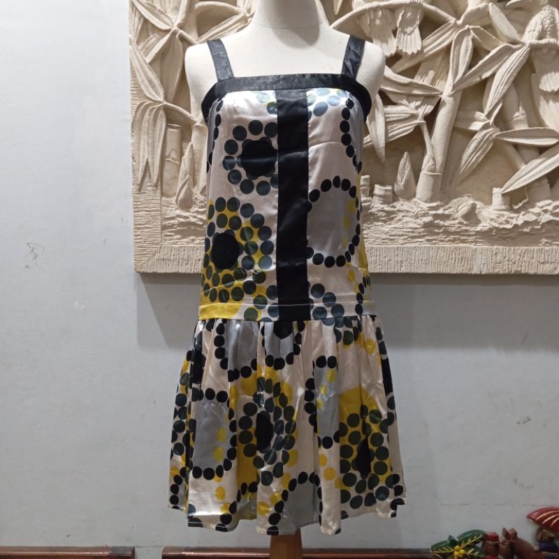 Dress / Dress Branded Midi Satin Tanpa Lengan Brand bysi Original Prelove