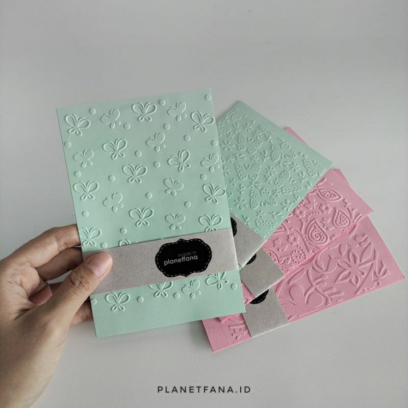 

planetfana • Kertas emboss motif kupu-kupu