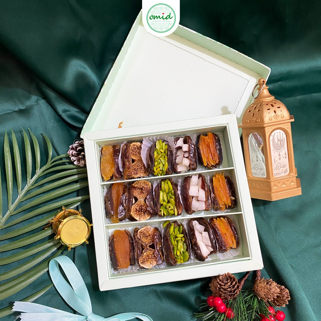 

Luxury Dates Box - With Nuts and Dried Fruit