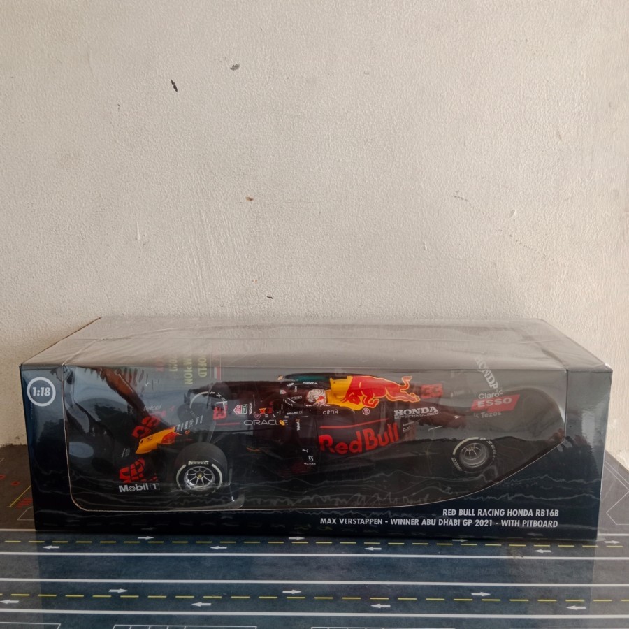 DIECAST F1 RED BULL RB16B VERSTAPPEN ABU DHABI 2021 1/18 MINICHAMPS