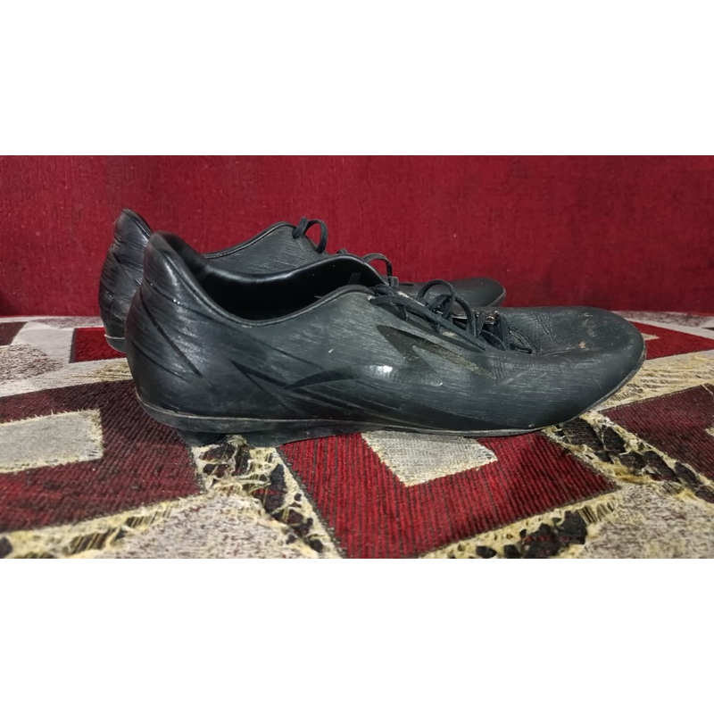 sepatu bola specs ls 20 triple black