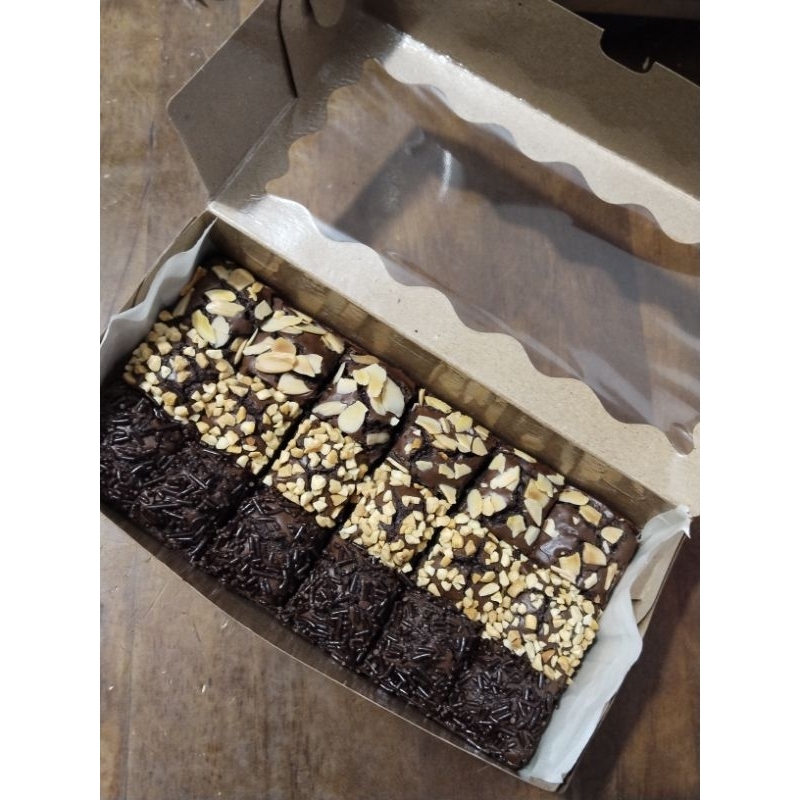 

BROWNIES FUDGY 18 POTONG
