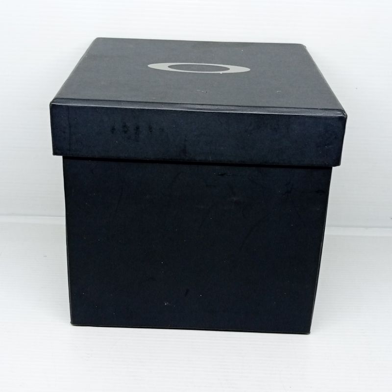 Oakley Minute Machine Silver Dial With Bracelet Watch