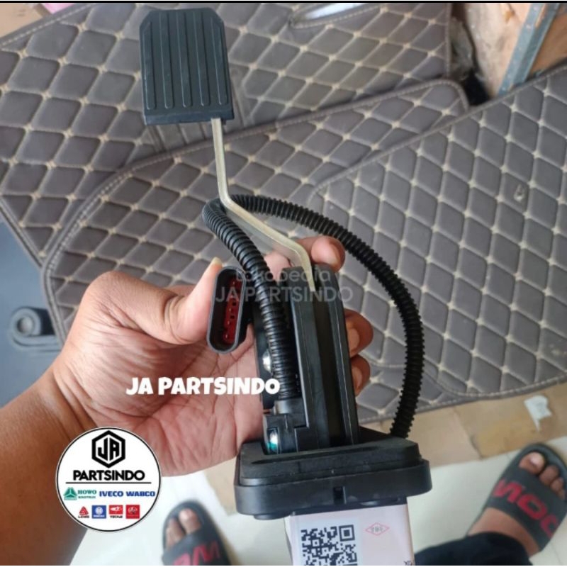 5801576155 Accelator Pedal for Iveco 682 Suku Cadang Truk Iveco