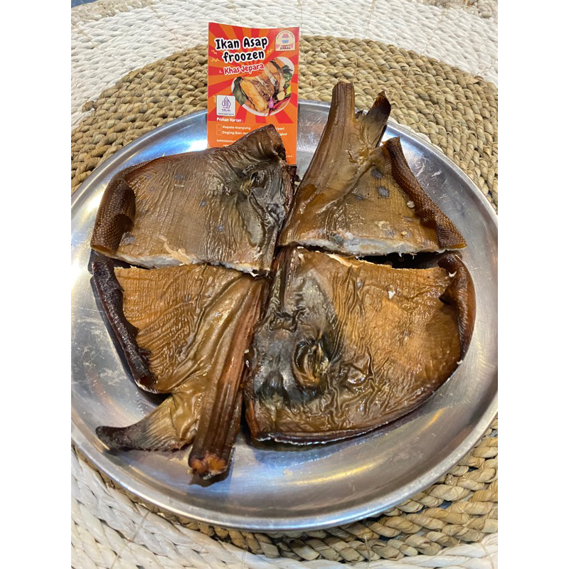 

Ikan pari asap daging ikan P panggang sehat bergizi makanan