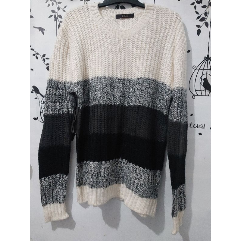 Sweater Garis Abu-abu Hitam Putih