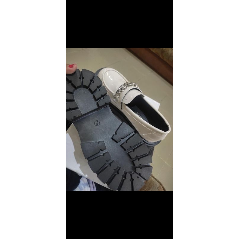 PRELOVED sepatu/SEPATU/tzs/zenzy/sepatu wanita/ sepatu murah