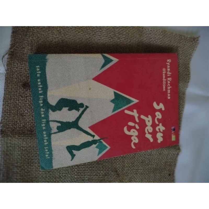 

Novel berjudul Satu Per Tiga (bekas)