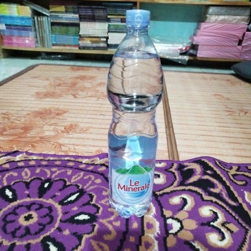 

Air Minum Le Minerale 1,5 L