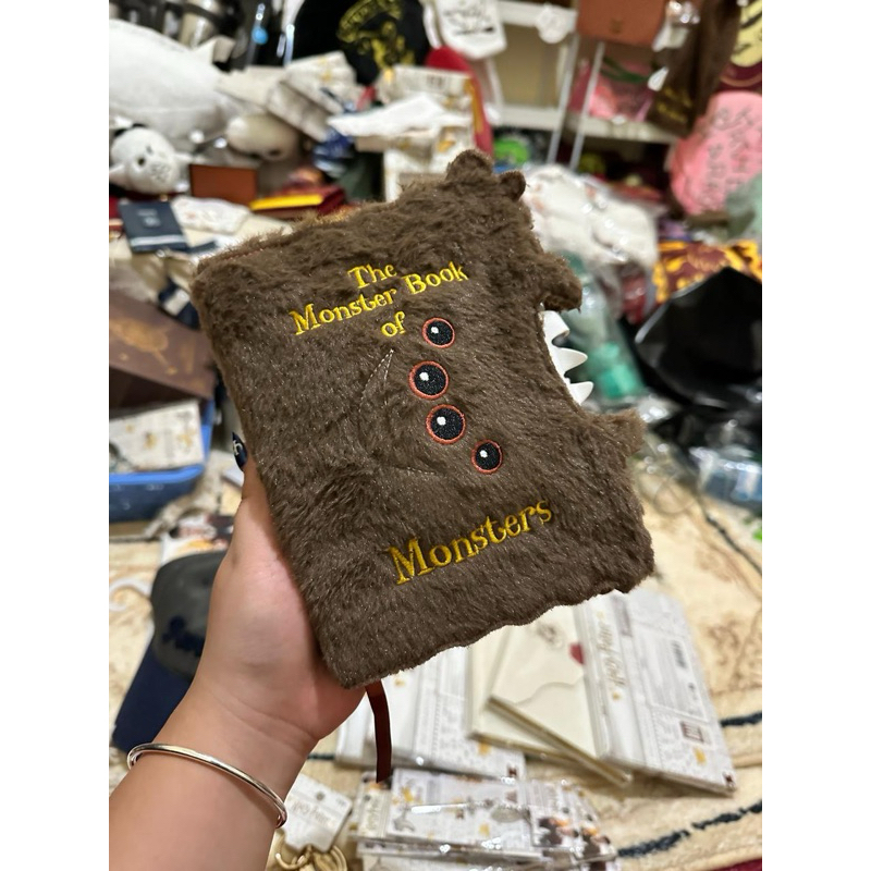 

(READY STOCK) MINISO x HARRY POTTER |MONSTERBOOK NOTEBOOK/NOTEBOOK MONSTER BOOK HARRY POTTER X MINISO | BUKU HARRY POTTER MONSTER BOOK