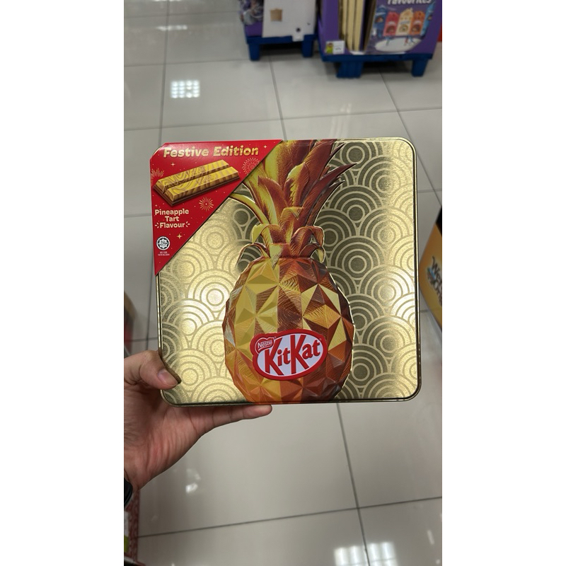 

kitkat Festive Edition pineapple tart flavor