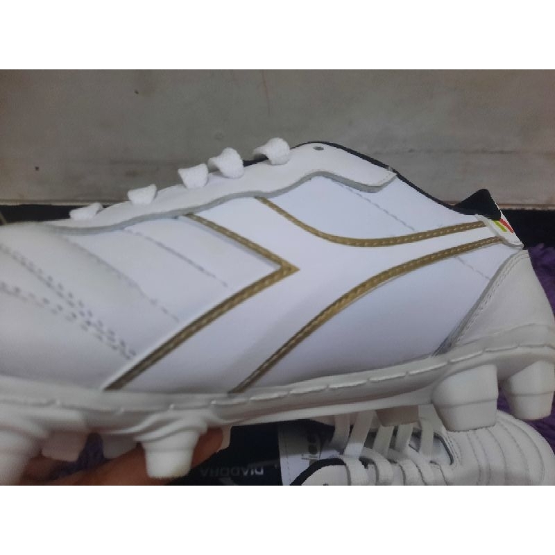 Sepatu Bola Kulit Asli