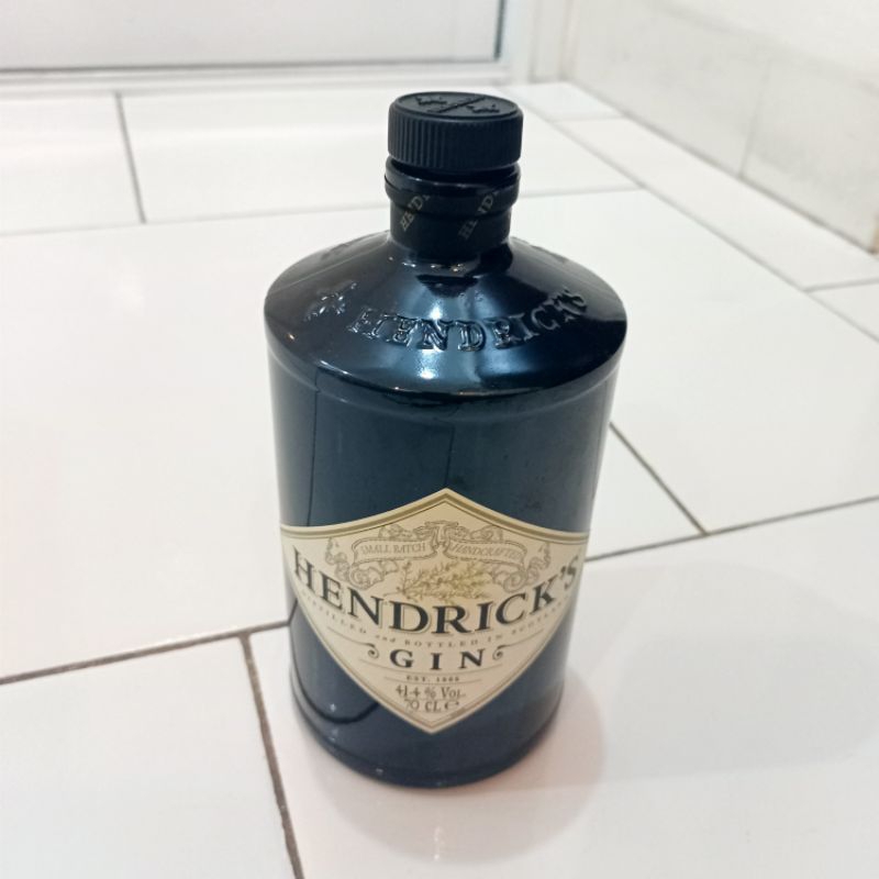 Botol Kosong bekas Hendrick's Gin