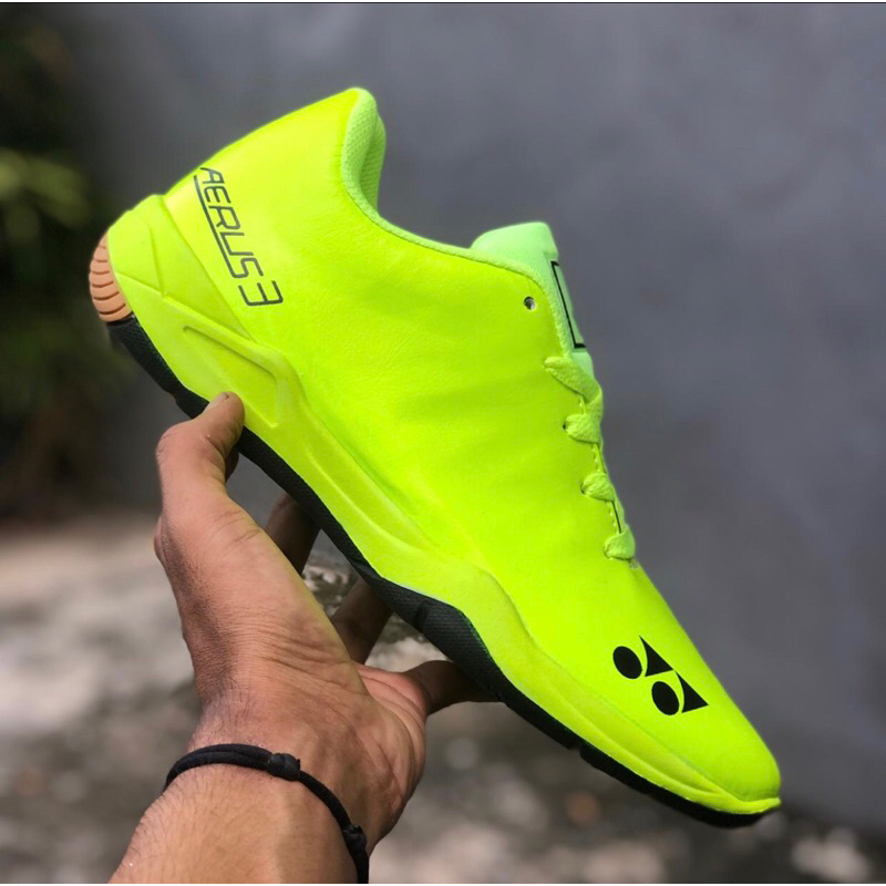 sepatu pria hijau stabilo toneeex sepatu badminton