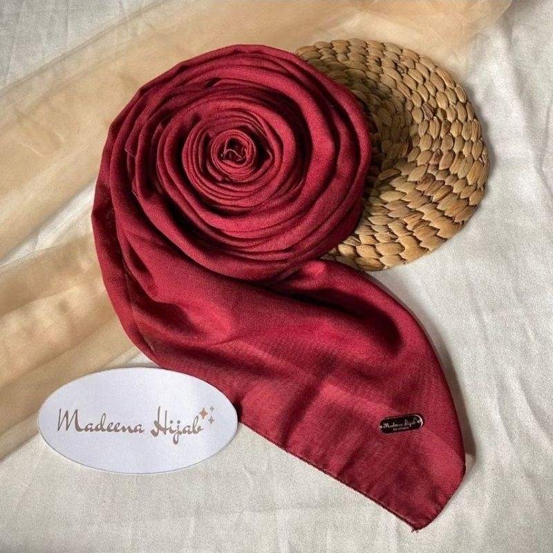 HIJAB PARIS PREMIUM SEGI EMPAT ANTI LETOY Ori Tag Akrilik by Madeena /Jilbab Paris Voal Basic Polos