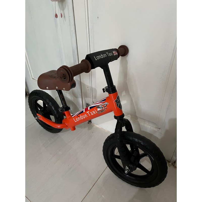 PRELOVED SEPEDA PUSHBIKE / BALANCE BIKE LONDON TAXI