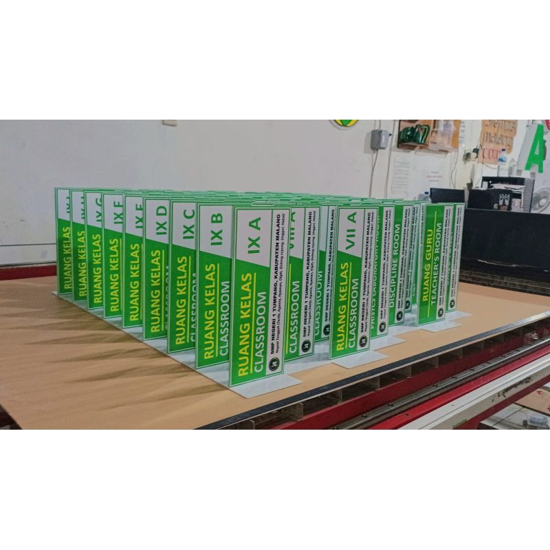 

Jual Papan Nama Ruang Kelas Bahan Akrilik Dua Sisi