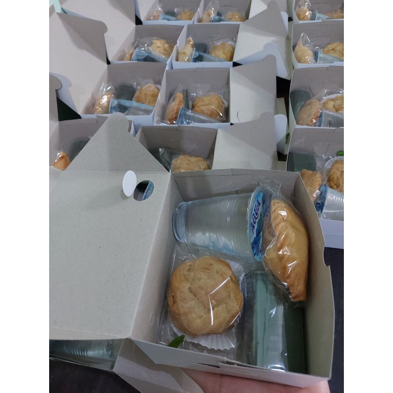 

PAKET KUE BOX /SNACK BOX ISI 4/ JAJANAN PASAR/KUE BASAH