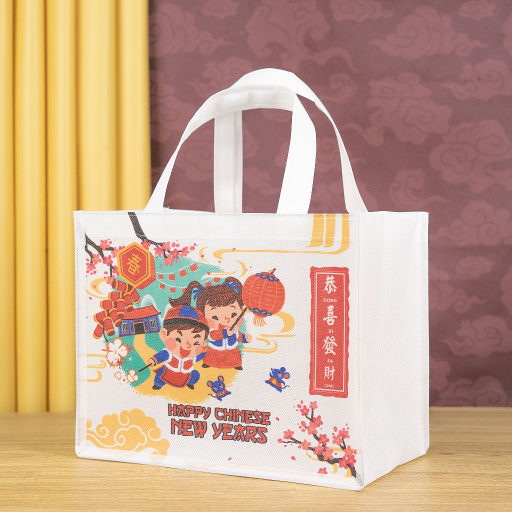 

Tas Tenteng Merah Imlek Chinese New Year - Tas Bingkisan Imlek - Tas Hampers Imlek - Ready Stok