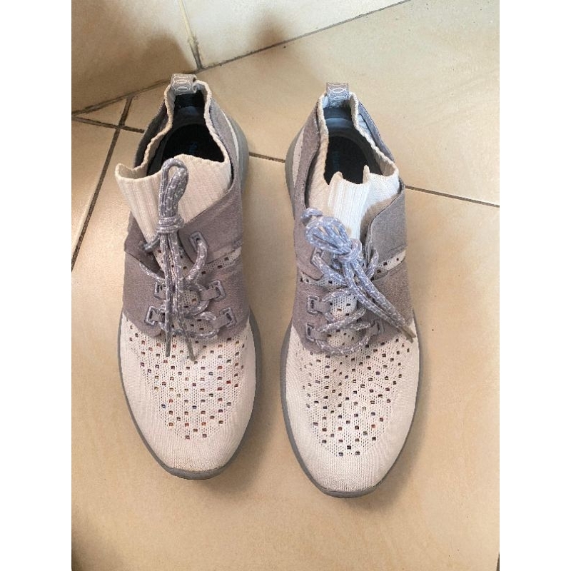 Preloved Hush Puppies Sneakers Pria Ori