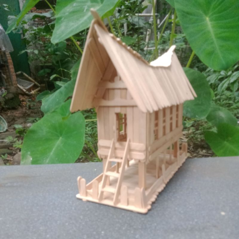 miniatur rumah adat Batak toba bolon Sumatra Utara dari stik es krim