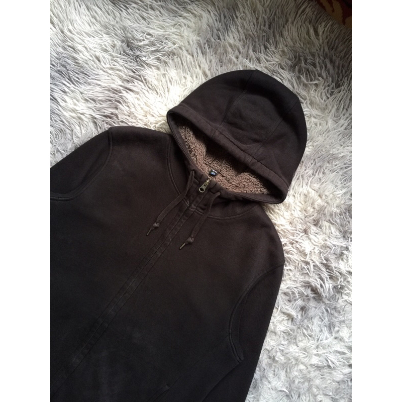 Zh uniqlo serpa Hitam