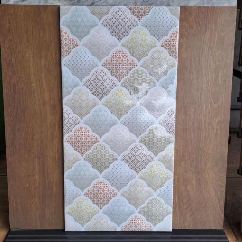 keramik dinding 30x60  batik / keramik dinding kamar mandi / keramik dinding decoratif / keramik din