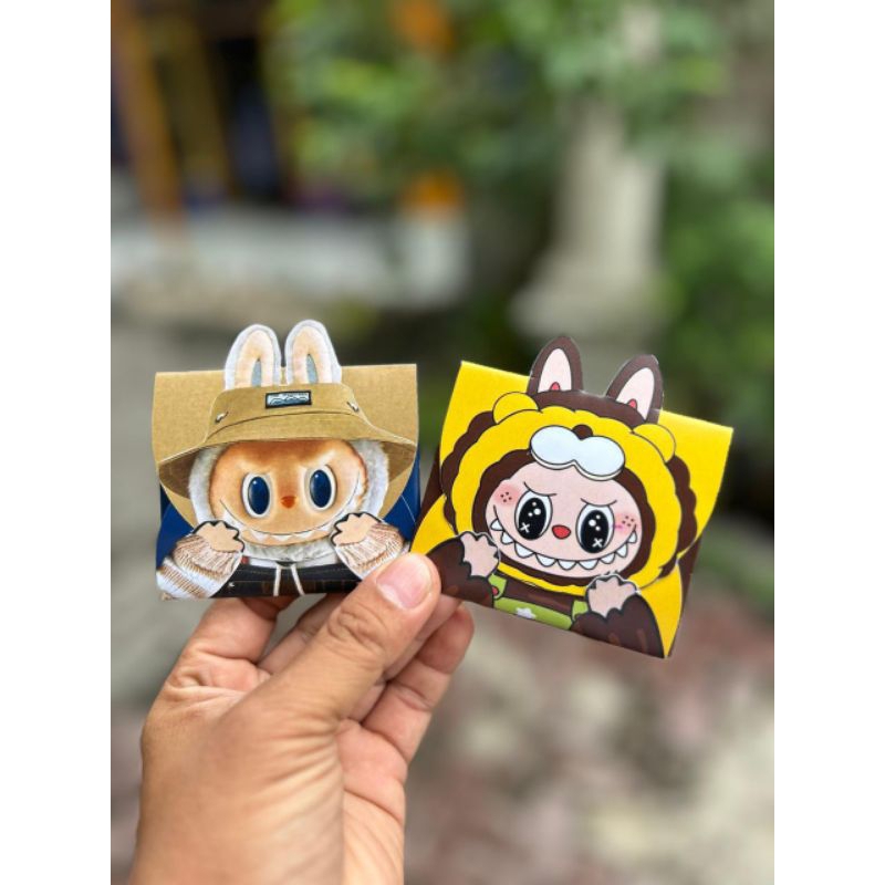 

PAKET 12 PCS AMPLOP IDUL FITRI LABUBU KOTAK UKURAN 8X7 CM