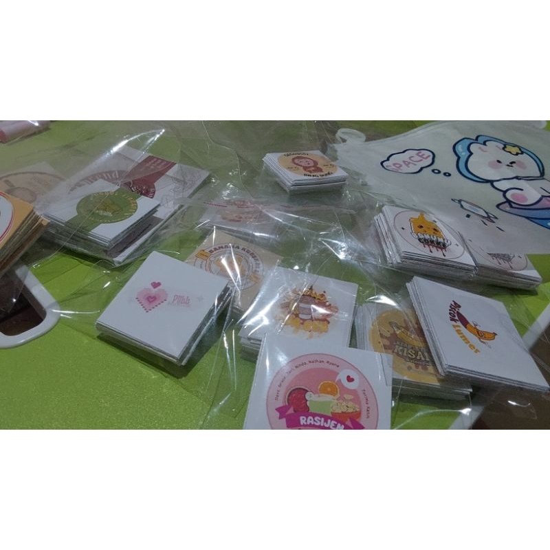 

Cetak Stiker 4x4 cm cutting kotak