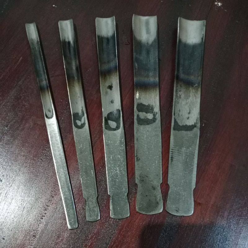 pahat kayu lengkung tebal dari gergaji serkel