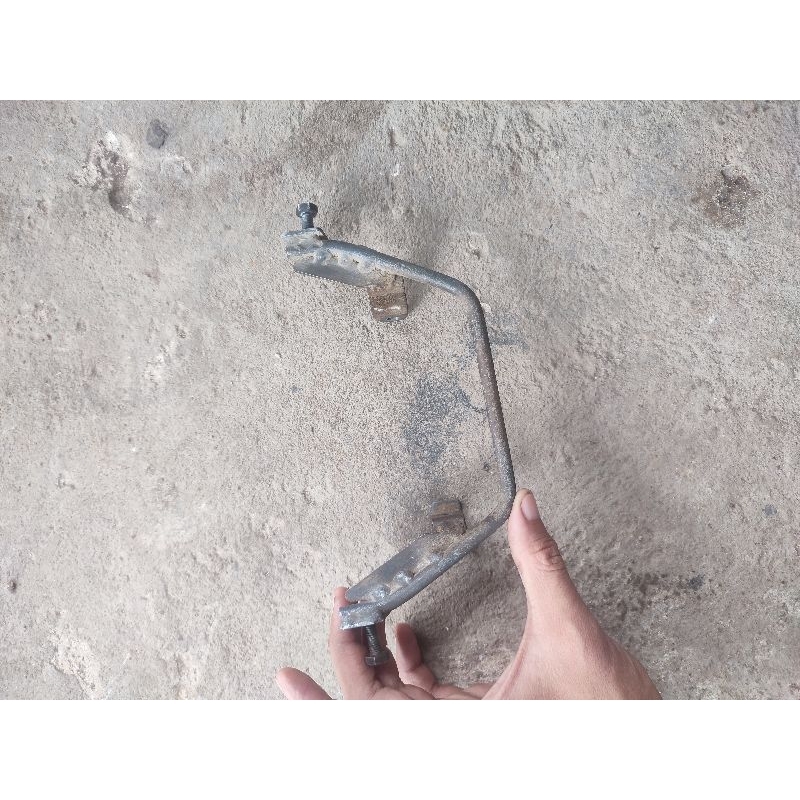 breket sayap depan Supra Fit lama ori