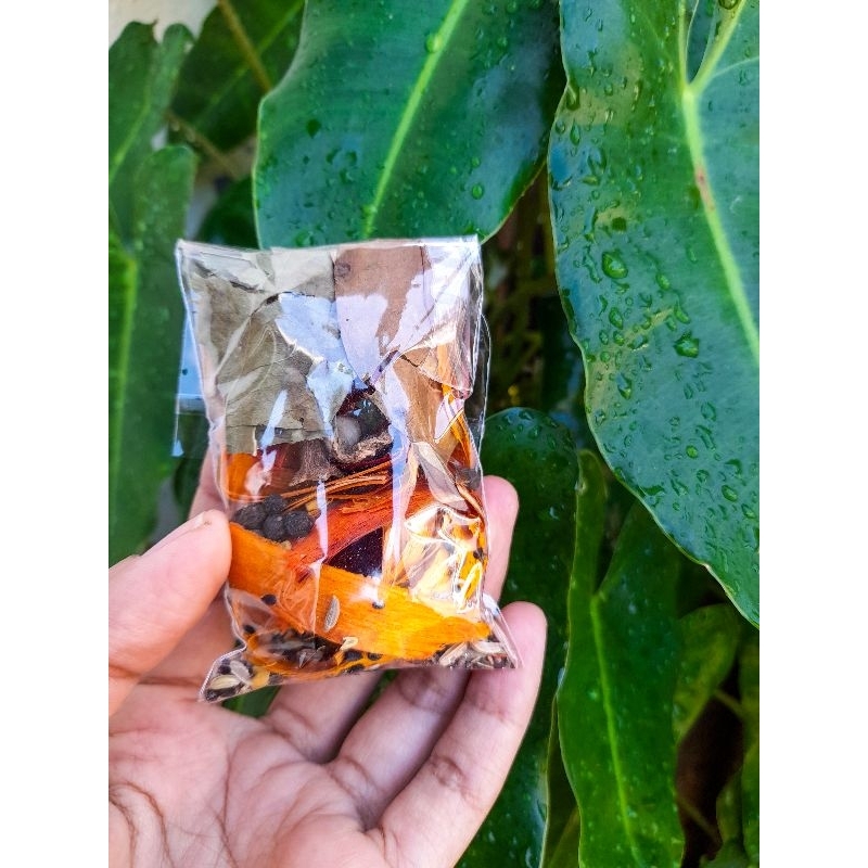 

WEDANG UWUH 13 REMPAH PLUS GULA BATU