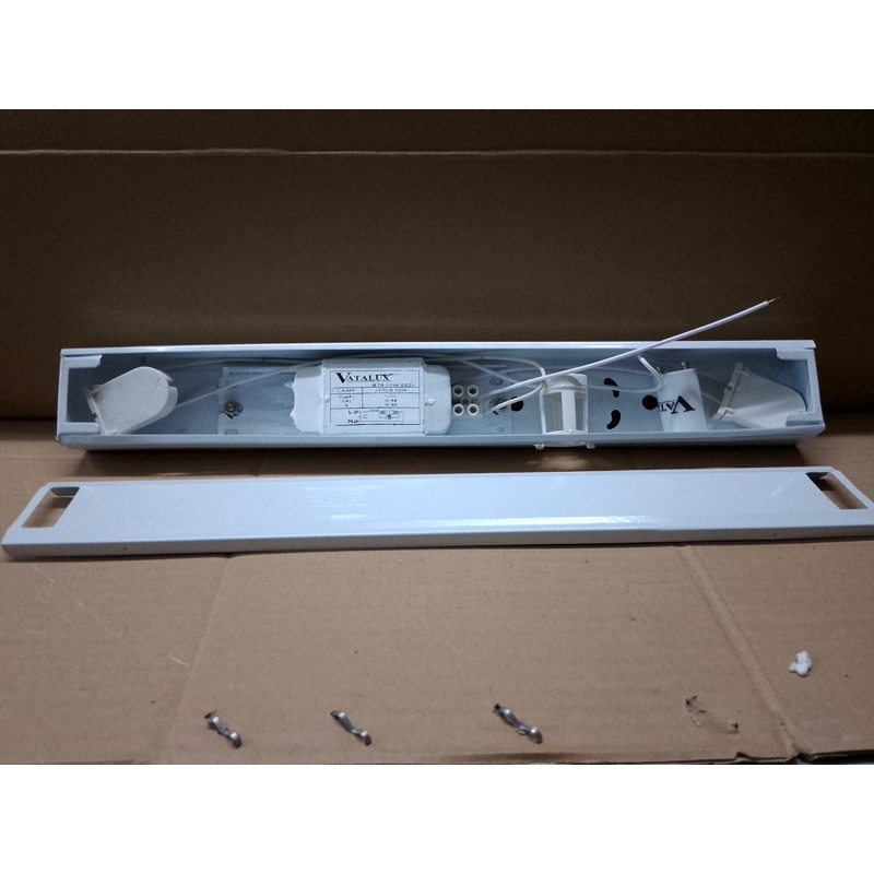 Dudukan lampu tl neon 10W kap balok 10 Watt rumah lampu TLD 10Watt Philips