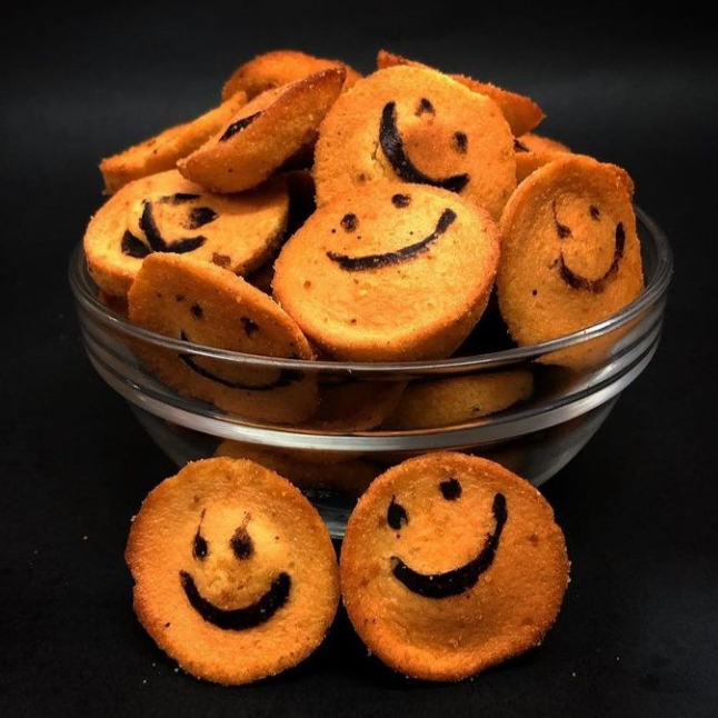 

BOLU MANGKOK GARING ASLI ENAK TANPA PENGAWET / KUE BOLU SENYUM / KEMASAN SACHET 100 GR