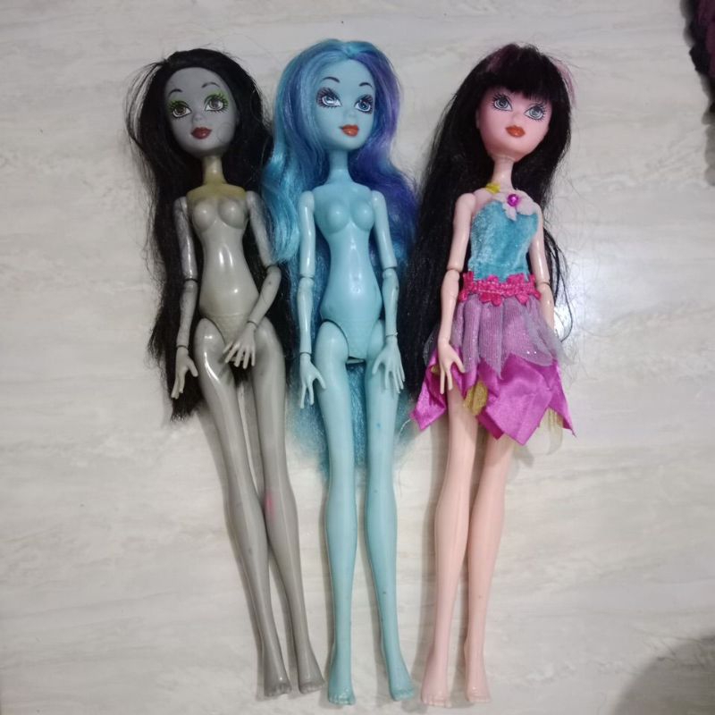 Barbie midnight girl preloved/doll monster high take all