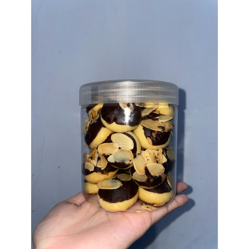 

Cheesy choco almond