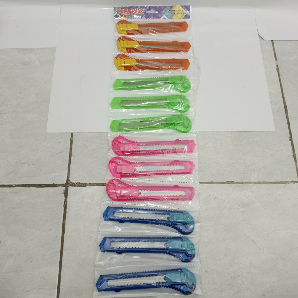 

1 Lusin Pisau Cutter MENKO Isi 12 Pcs/Pisau Pemotong Dus/Pisau Potong