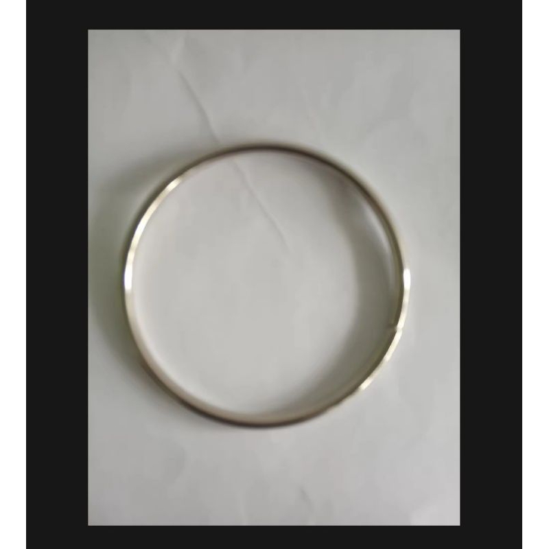 ring bulat besi warna silver diameter 7,5 cm