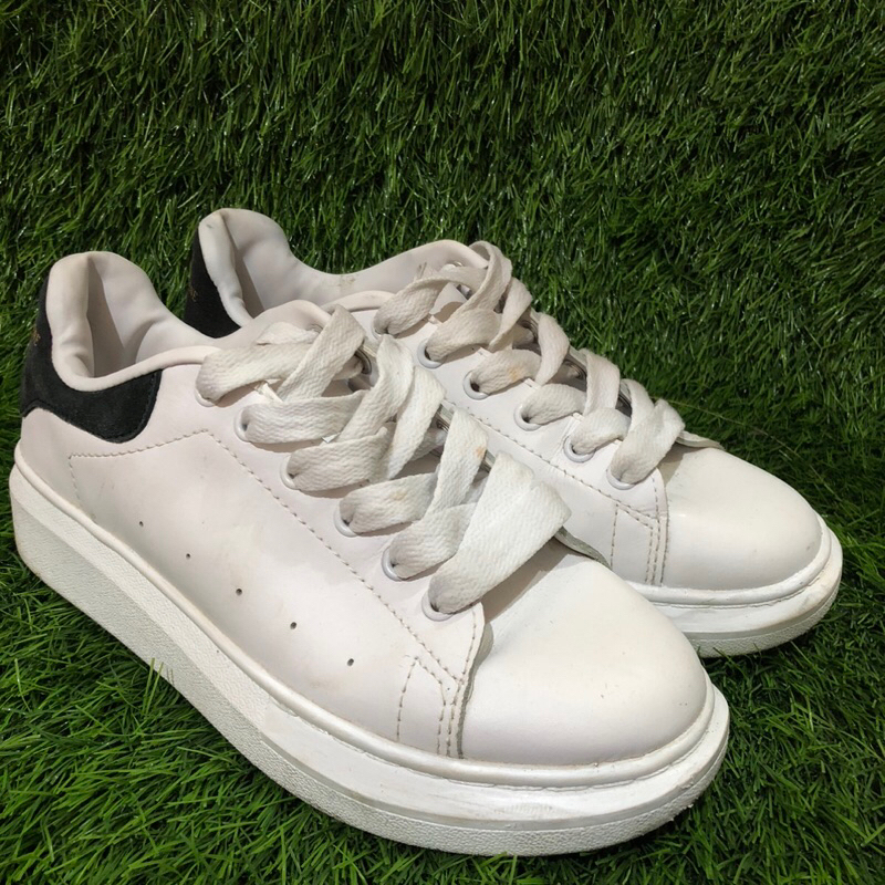 Auexahder Mqlene/Alexander Mcqueen White Sneakers Preloved/Second