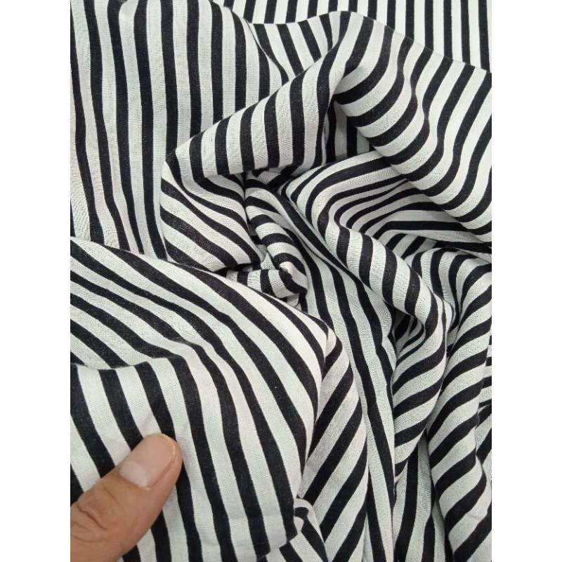 KAIN KATUN RAYON PREMIUM IMPORT MOTIF SALUR HITAM PUTIH
