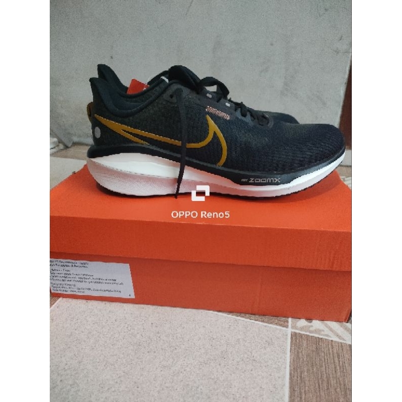 Nike Vomero 17, sepatu running