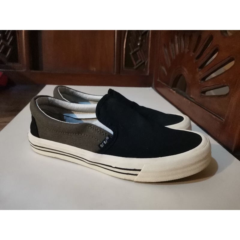 Sepatu Saba Slip On Black Green White