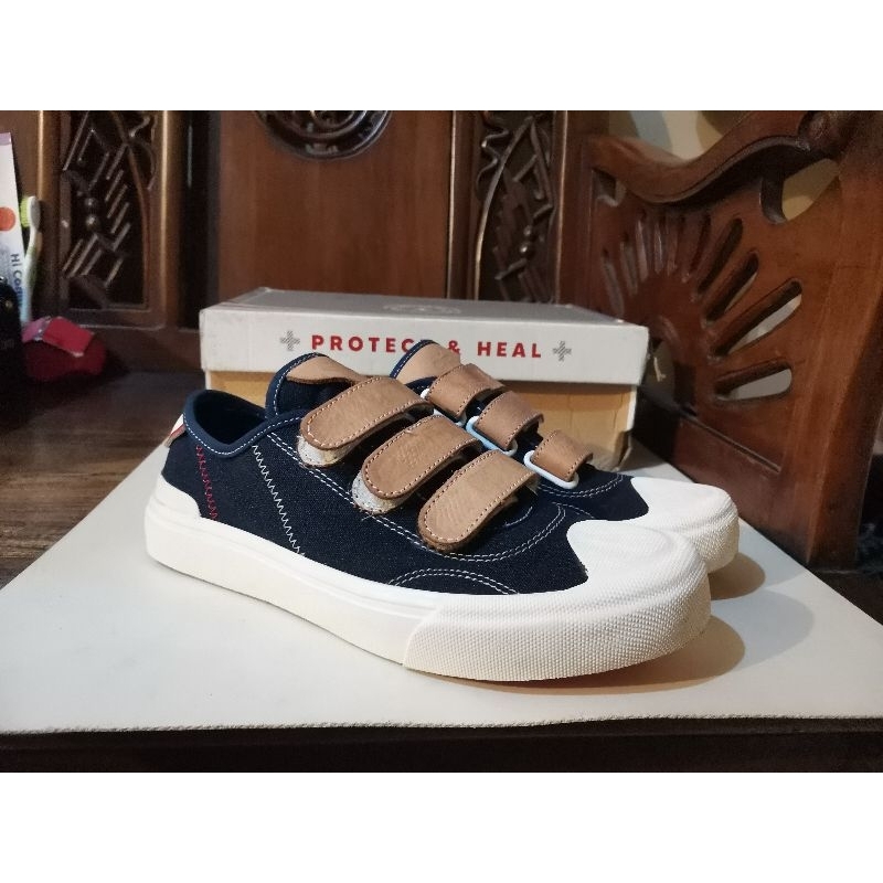 Sepatu Sage x Hansaplast Preloved