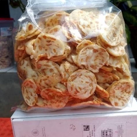 

kripik tempe orginal gurih dan renyah,pedas balado ada 2rasa 250 gr