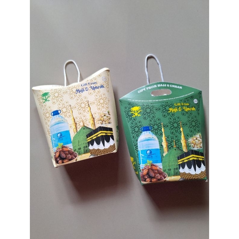 

RANDOM 10 LEMBAR BIJI TAS MINI KARDUS OLEH OLEH HAJI UMROH GOODIE BAG TAS KERTAS MURAH