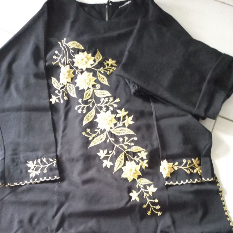 setelan baju tunik dan celana