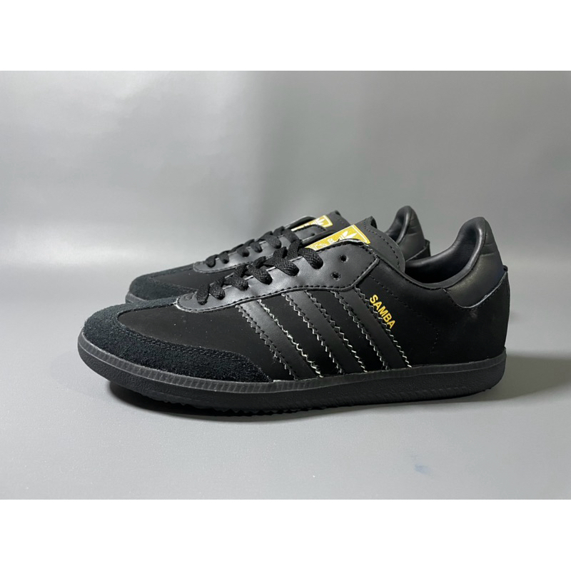 Sepatu Sneakers Hitam Pria Samba Triple Black