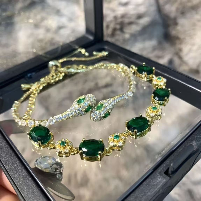 Gelang Shio Ular  2024 Baru Populer Ular Bermata Hijau Gelang Zirkon Niche Perhiasan Tangan Temperam
