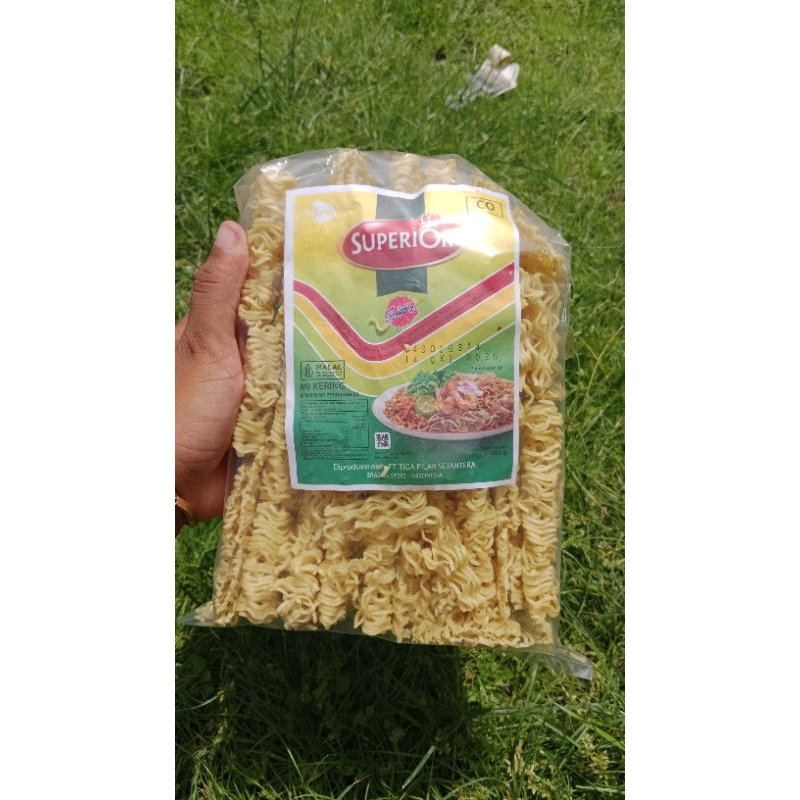 

Mie kering kuning SUPERIOR